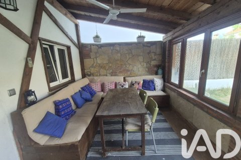 Townhouse for sale in Monterrubio de Armuna, Salamanca, Spain 5 bedrooms, 267 sq.m. No. 172641 - photo 3