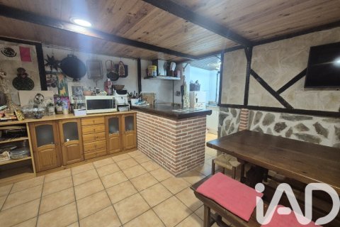 Townhouse for sale in Monterrubio de Armuna, Salamanca, Spain 5 bedrooms, 267 sq.m. No. 172641 - photo 7