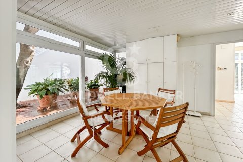 Hus till salu i Roses, Girona, Spanien 6 sovrum, 975 kvm. Nr. 159369 - foto 10