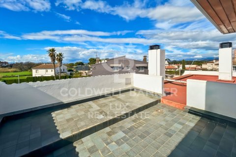 Hus till salu i Roses, Girona, Spanien 6 sovrum, 975 kvm. Nr. 159369 - foto 12
