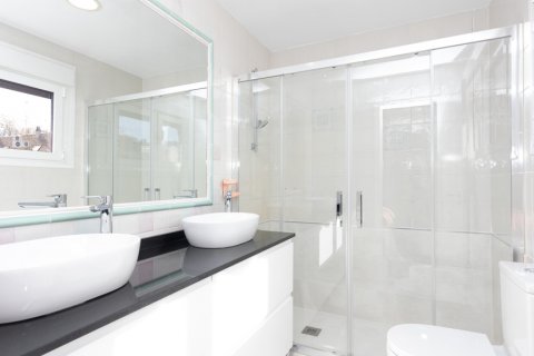 Apartment for sale Madrid, Spain 4 bedrooms, 145 sq.m. No. 108132 - photo 16