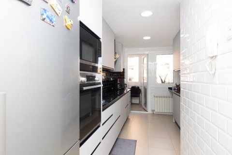 Apartment for sale Madrid, Spain 4 bedrooms, 145 sq.m. No. 108132 - photo 10