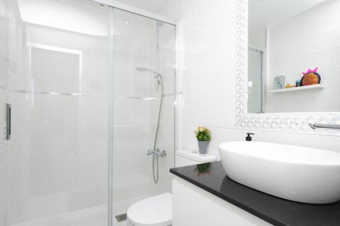 Apartment for sale Madrid, Spain 4 bedrooms, 145 sq.m. No. 108132 - photo 21