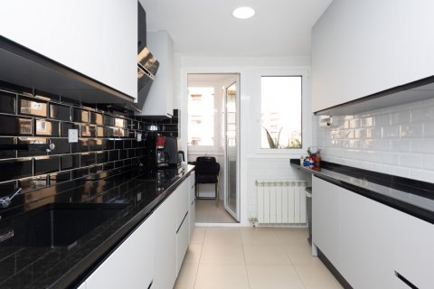 Apartment for sale Madrid, Spain 4 bedrooms, 145 sq.m. No. 108132 - photo 7