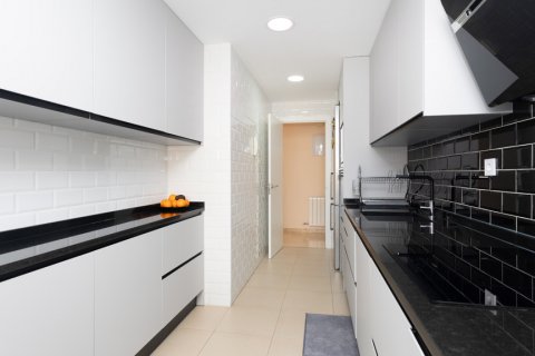 Apartment for sale Madrid, Spain 4 bedrooms, 145 sq.m. No. 108132 - photo 8