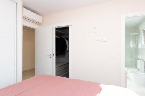 Apartment for sale Madrid, Spain 4 bedrooms, 145 sq.m. No. 108132 - photo 15