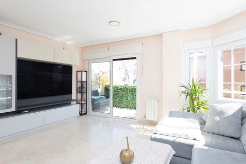 Apartment for sale Madrid, Spain 4 bedrooms, 145 sq.m. No. 108132 - photo 2