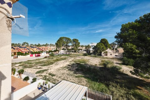 Kaupunkipientalo myytävänä Guardamar del Segura, Alicante, Espanja, 3 makuuhuonetta,  No. 146820 - kuva 9