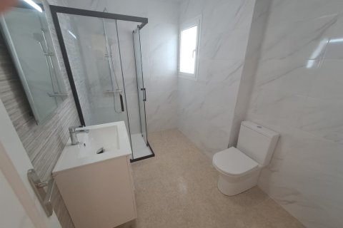 Apartamento en venta Torrevieja, Alicante, España 3 dormitorios, 118 m2 No. 137860 - foto 3