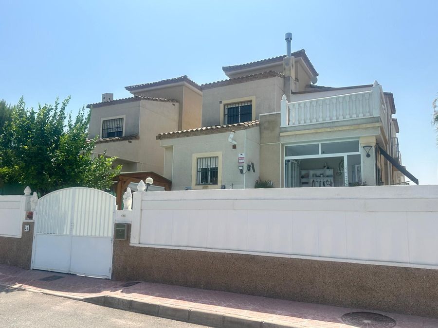 Villa en Algorfa, Alicante, España No. 195167