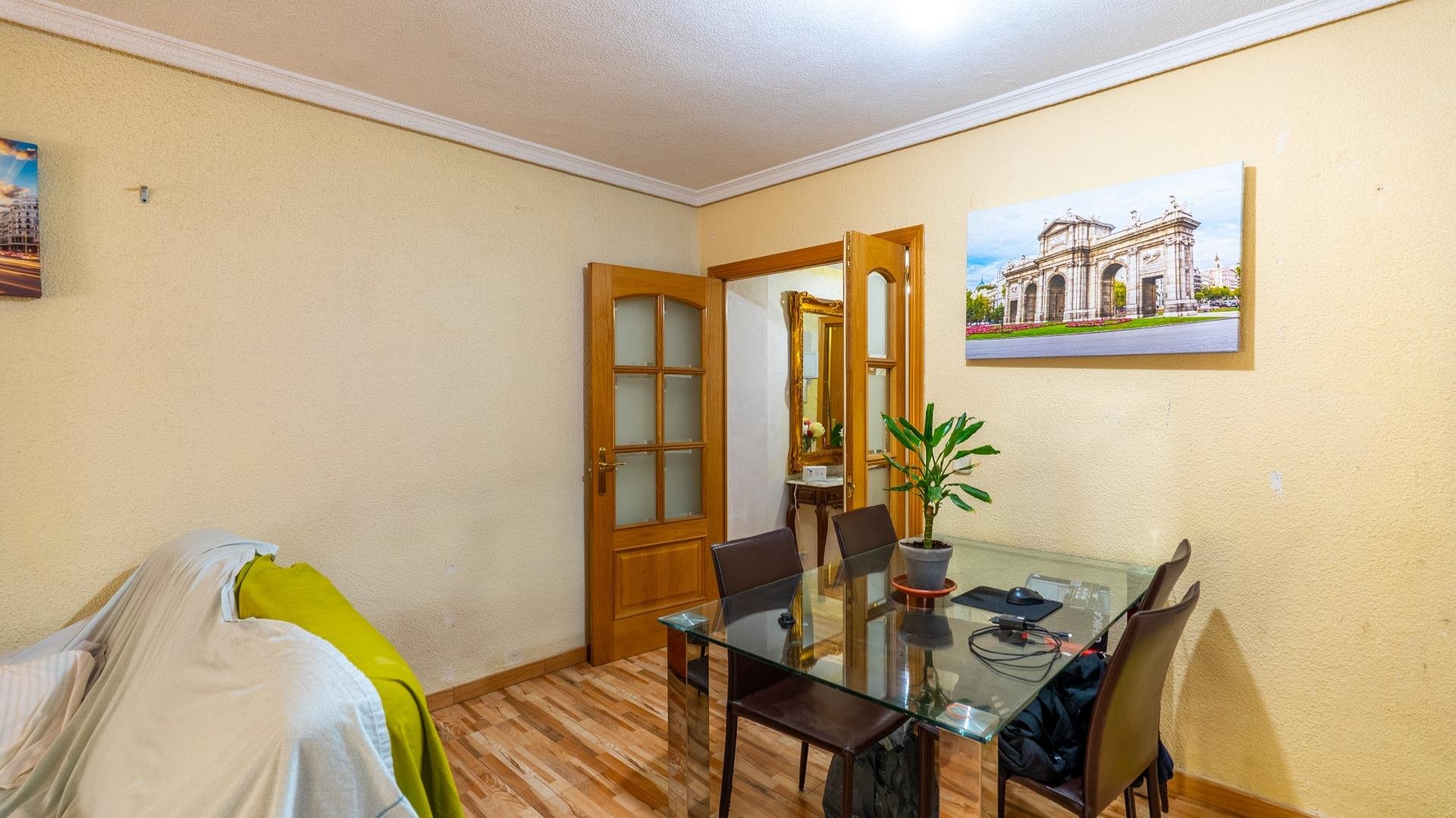 Apartment in Alcorcon, Madrid, Spain 3 bedrooms, 100 sq.m. No. 195168