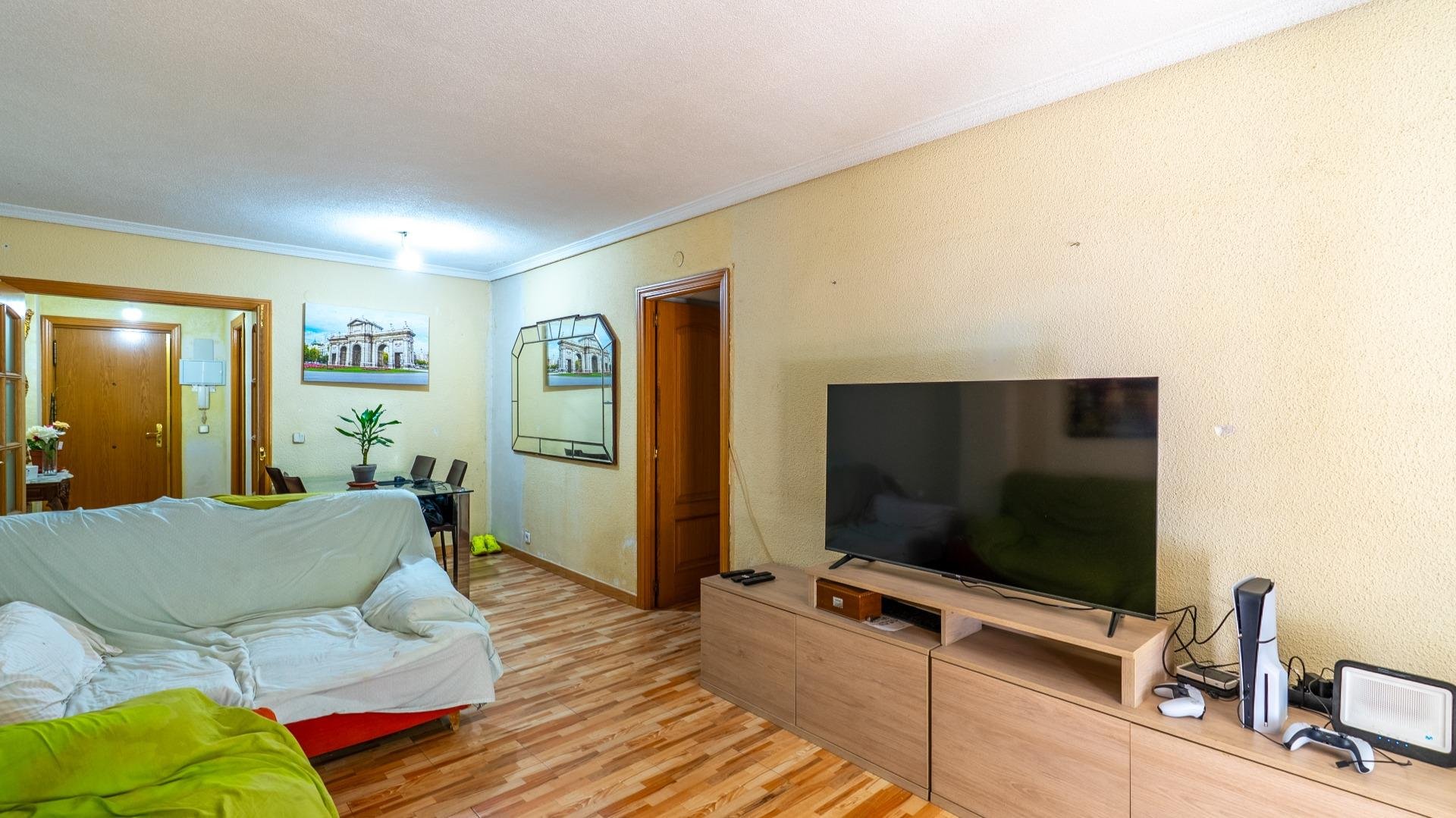 Apartment in Alcorcon, Madrid, Spain 3 bedrooms, 100 sq.m. No. 195168