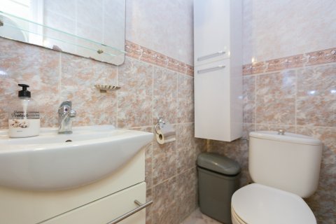 Продажа таухауса в Плайя Фламенка II, Аликанте, Испания 3 спальни, 74м2 №189253 - фото 19