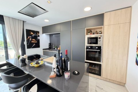 Huoneisto myytävänä La Florida, Alicante, Espanja, 3 makuuhuonetta, 270 m2 No. 189644 - kuva 4