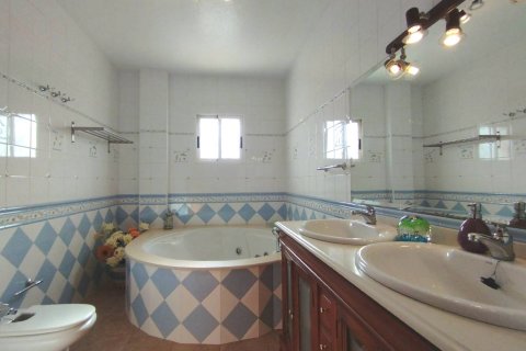 Huvila myytävänä Torrevieja, Alicante, Espanja, 6 makuuhuonetta, 338 m2 No. 137913 - kuva 20