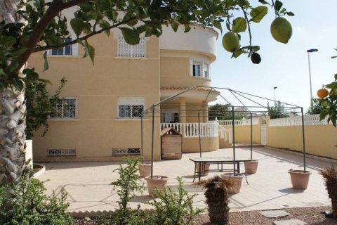 Huvila myytävänä Torrevieja, Alicante, Espanja, 6 makuuhuonetta, 338 m2 No. 137913 - kuva 7