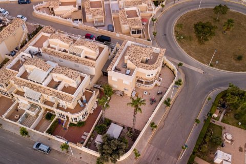 Huvila myytävänä Torrevieja, Alicante, Espanja, 6 makuuhuonetta, 338 m2 No. 137913 - kuva 2