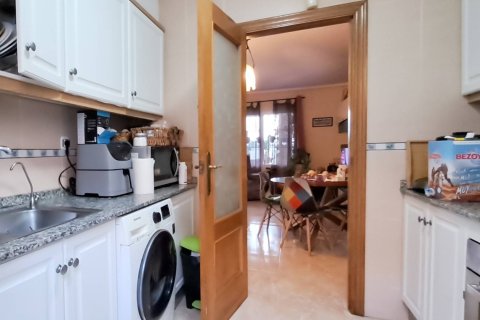 Townhouse for sale in Torrevieja, Alicante, Spain 2 bedrooms, 69 sq.m. No. 147357 - photo 6