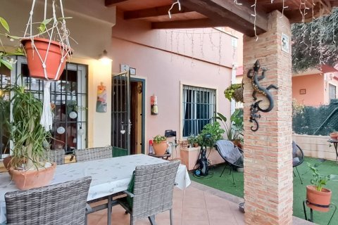 Townhouse for sale in Torrevieja, Alicante, Spain 2 bedrooms, 69 sq.m. No. 147357 - photo 1