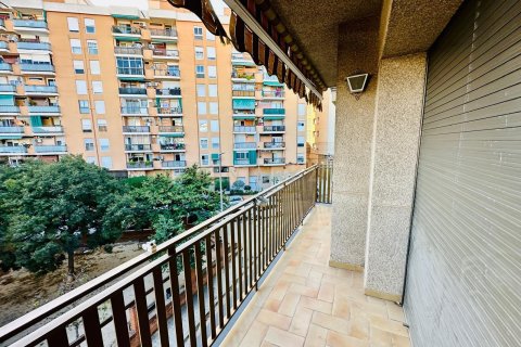 Apartamento en venta en Sabadell, Barcelona, España 4 dormitorios, 112 m2 No. 167102 - foto 6