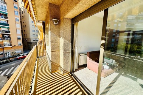 Apartamento en venta en Sabadell, Barcelona, España 4 dormitorios, 112 m2 No. 167102 - foto 2