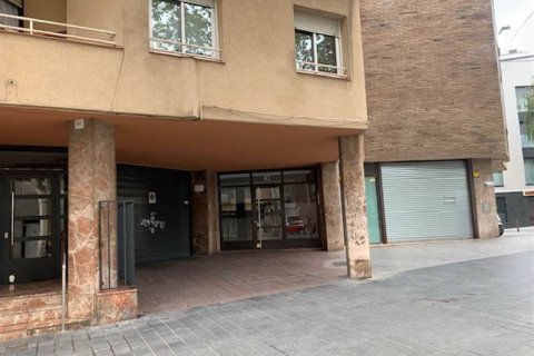 Apartment for sale in Sant Boi de Llobregat, Barcelona, Spain 3 bedrooms, 76 sq.m. No. 167103 - photo 2