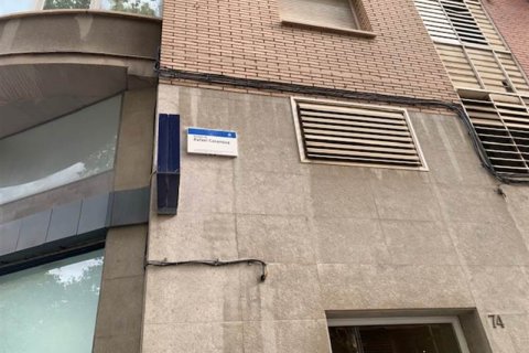 Apartment for sale in Sant Boi de Llobregat, Barcelona, Spain 3 bedrooms, 76 sq.m. No. 167103 - photo 4