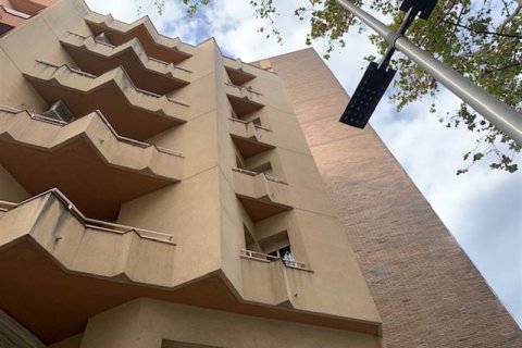 Apartment for sale in Sant Boi de Llobregat, Barcelona, Spain 3 bedrooms, 76 sq.m. No. 167103 - photo 3