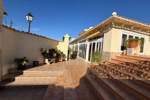 Villa en venta en Villamartin, Alicante, España 4 dormitorios, 341 m2 No. 166042 - foto 6