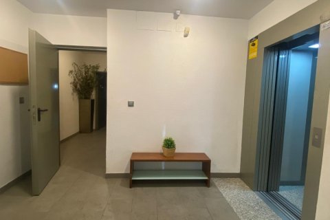 Apartment for rent in Madrid, Spain 1 room, 25 sq.m. No. 177556 - photo 13