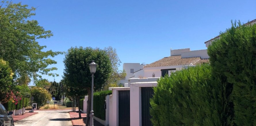 House in Marbella, Malaga, Spain 3 bedrooms, 280 sq.m. No. 177559