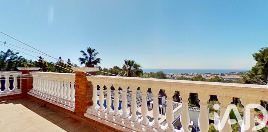 House à El Vendrell, Tarragona, Espagne 5 chambres, 382 m2 No. 172752