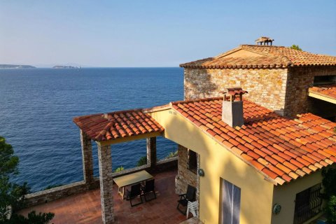 Hus till salu i Begur, Girona, Spanien 6 sovrum, 251 kvm. Nr. 160730 - foto 1