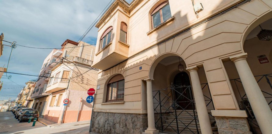 Radhus i El Masnou, Barcelona, Spanien 6 sovrum,  Nr. 141158