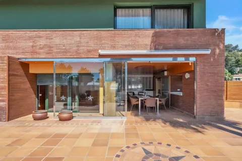 House in Blanes, Girona, Spain 4 bedrooms, 330 sq.m. No. 171973