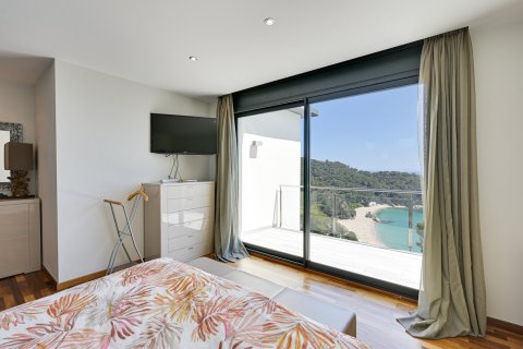 Villa for sale in Lloret de Mar, Girona, Spain 5 bedrooms, 298 sq.m. No. 180613 - photo 28