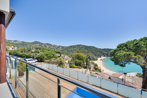 Villa for sale in Lloret de Mar, Girona, Spain 5 bedrooms, 298 sq.m. No. 180613 - photo 6