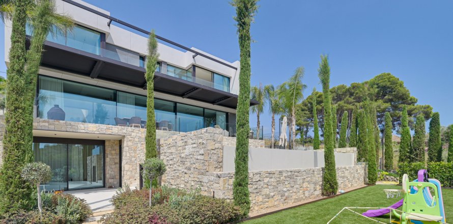 Villa in Lloret de Mar, Girona, Spain 4 bedrooms, 500 sq.m. No. 180617