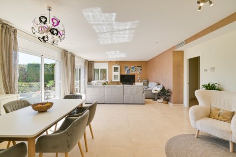 Villa for sale in Lloret de Mar, Girona, Spain 4 bedrooms, 224 sq.m. No. 180618 - photo 10