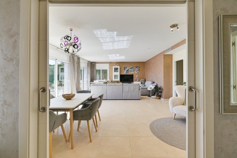 Villa for sale in Lloret de Mar, Girona, Spain 4 bedrooms, 224 sq.m. No. 180618 - photo 11