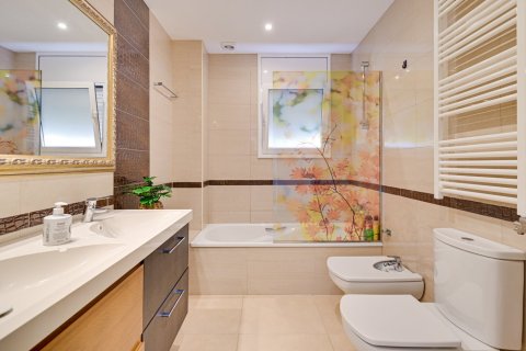 Villa for sale in Lloret de Mar, Girona, Spain 4 bedrooms, 224 sq.m. No. 180618 - photo 15