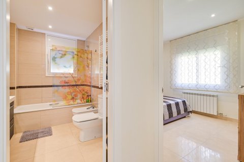 Villa for sale in Lloret de Mar, Girona, Spain 4 bedrooms, 224 sq.m. No. 180618 - photo 16