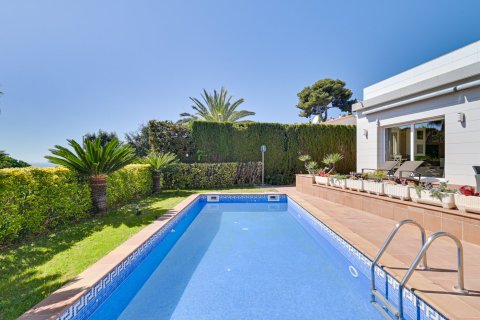 Villa for sale in Lloret de Mar, Girona, Spain 4 bedrooms, 224 sq.m. No. 180618 - photo 3