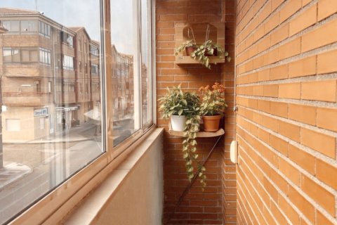 Apartamento en venta en San Andrés del Rabanedo, León, España 3 dormitorios, 138 m2 No. 185105 - foto 19