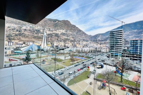 Huoneisto vuokrattavana Principado De Andorra (Ninguna Poblacion Tiene C.P.), Lleida, Espanja, 3 makuuhuonetta, 173 m2 No. 156697 - kuva 2