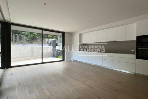 Huoneisto vuokrattavana Principado De Andorra (Ninguna Poblacion Tiene C.P.), Lleida, Espanja, 2 makuuhuonetta, 85 m2 No. 156702 - kuva 2