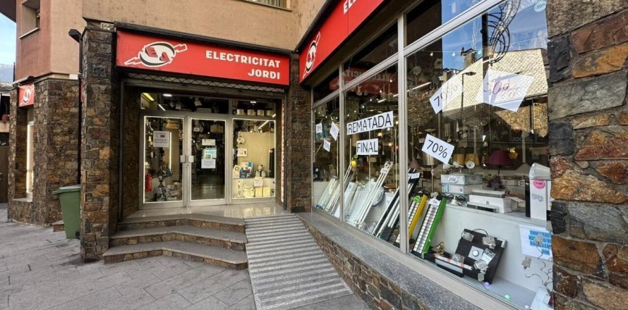 Liikekiinteistö Principado De Andorra (Ninguna Poblacion Tiene C.P.), Lleida, Espanja 490 m2 No. 156701