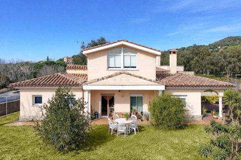 Hus till salu i Santa Cristina d'Aro, Girona, Spanien 5 sovrum, 222 kvm. Nr. 187000 - foto 2