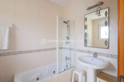 Hus till salu i Santa Cristina d'Aro, Girona, Spanien 5 sovrum, 222 kvm. Nr. 187000 - foto 8