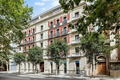 Apartament w Barcelona, Hiszpania 4 sypialnie, 185 mkw. nr 186998 – zdjęcie 24